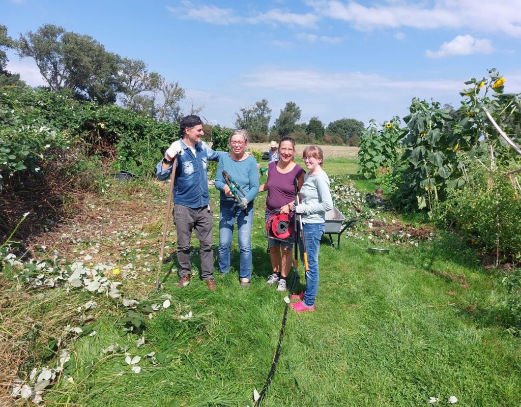 Zusammen im Garten arbeiten